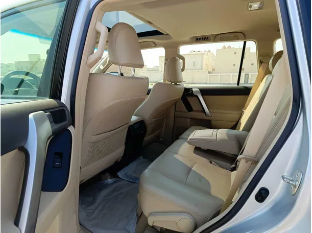 Car image 17
