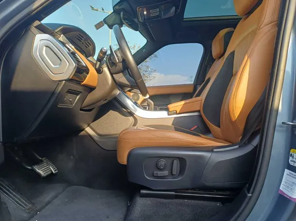 Car image 10