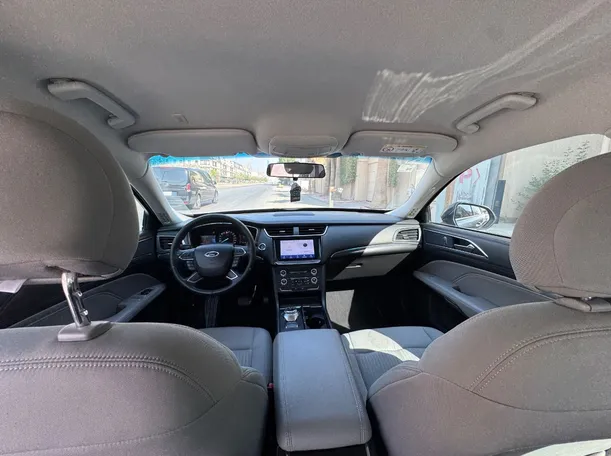 Car image 14