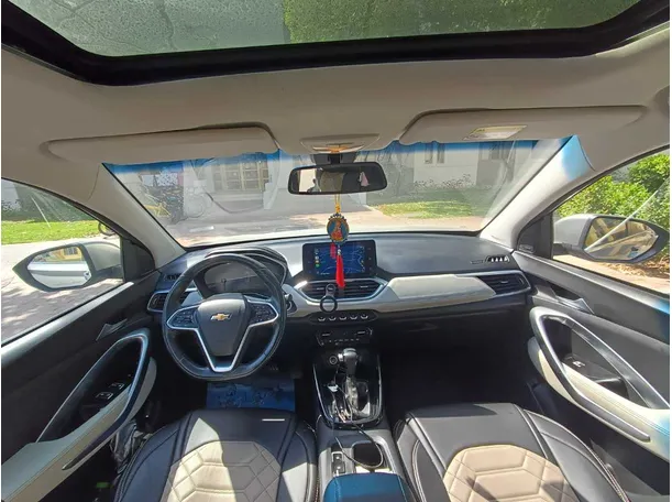 Car image 17
