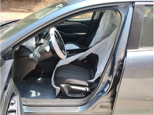 Car image 13