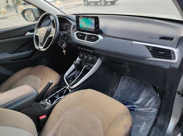 Car image 14