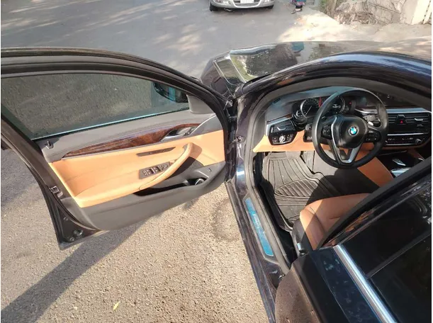 Car image 13