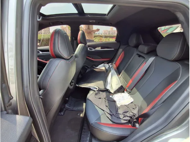 Car image 13