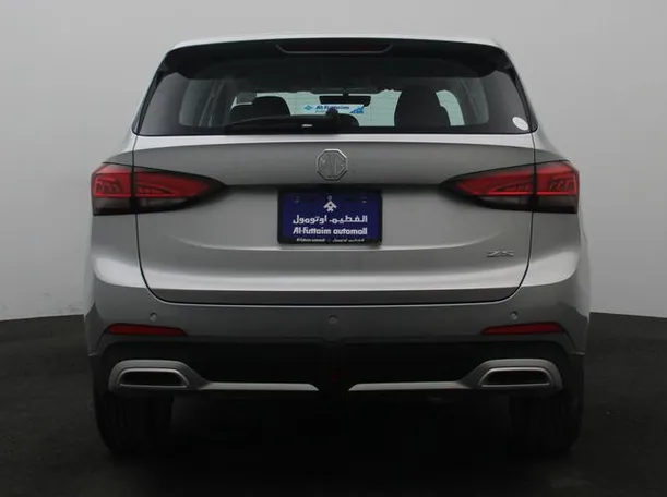 Car image 11