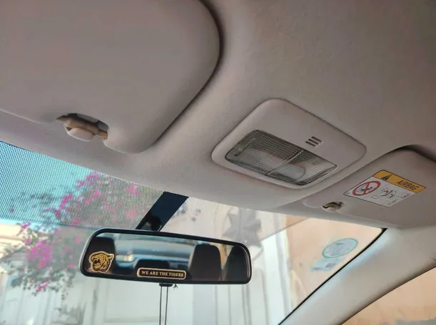 Car image 30