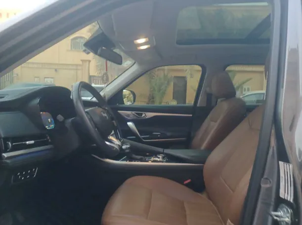 Car image 11