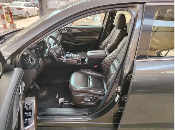 Car image 12