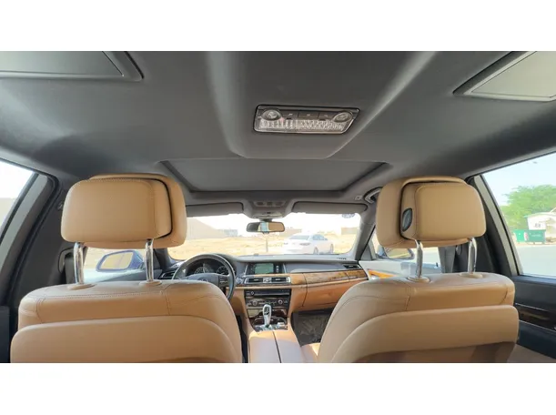 Car image 13