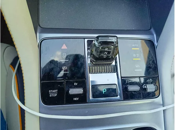 Car image 23