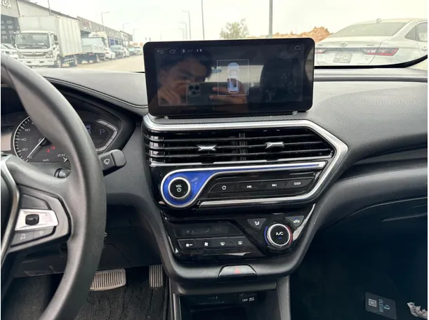 Car image 15