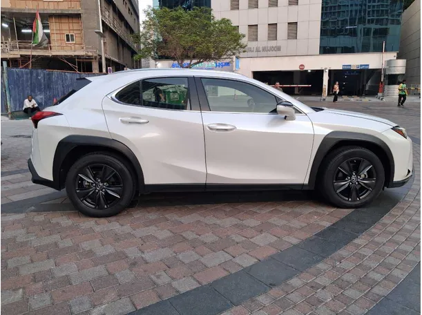 Car image 8