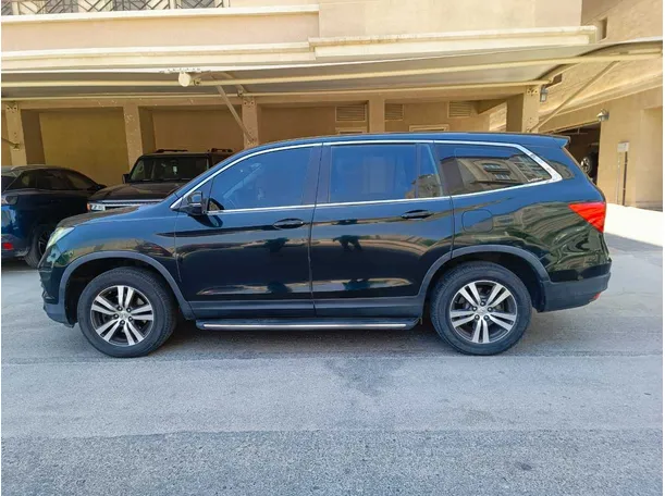 Car image 8