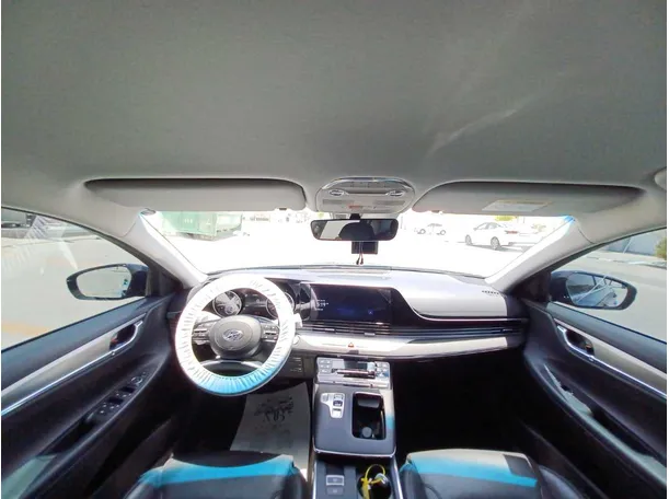 Car image 13