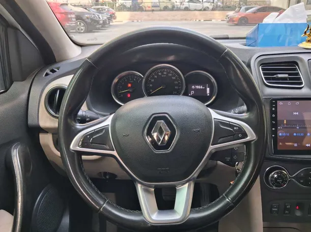 Car image 18