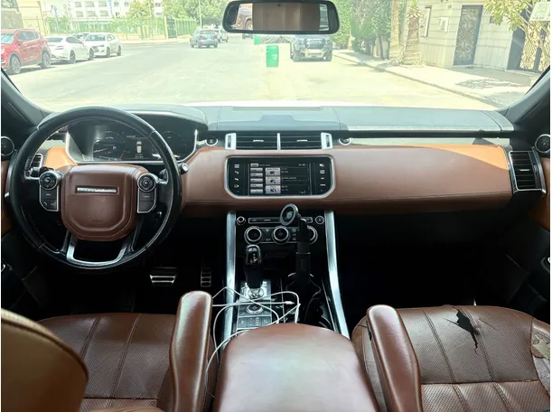 Car image 18