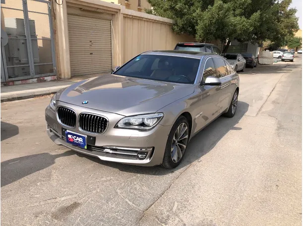 2015 بي ام دبليو 730 في السعودية