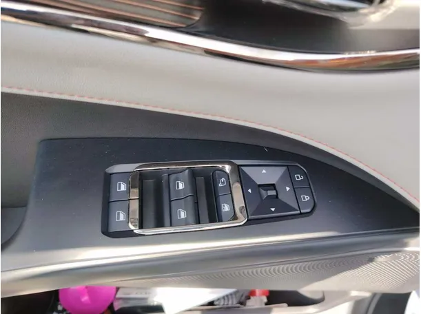 Car image 35