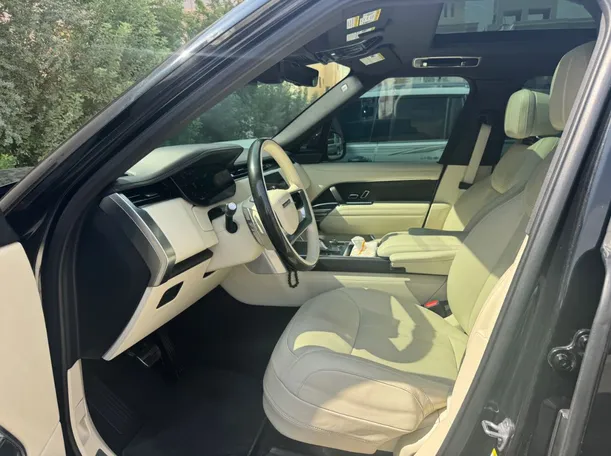 Car image 11