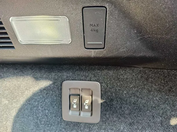 Car image 35