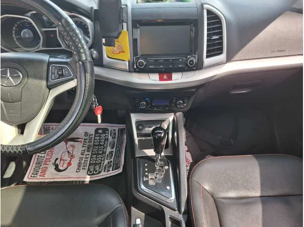 Car image 14