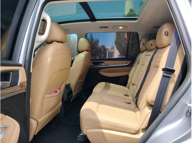 Car image 17