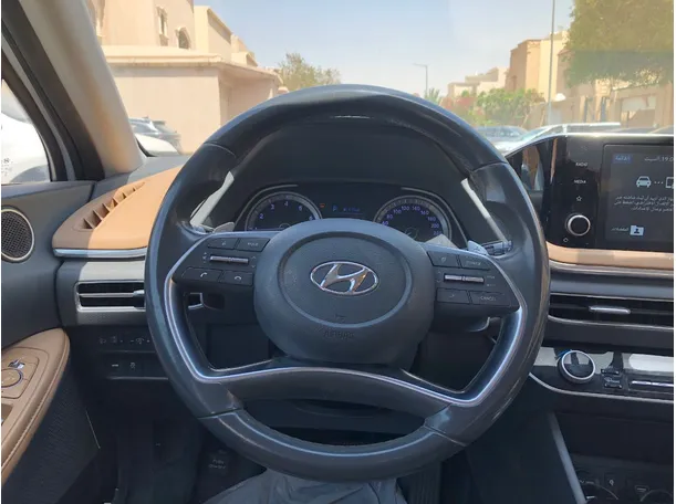 Car image 17
