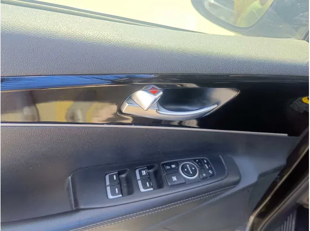 Car image 27