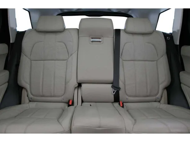 Car image 28