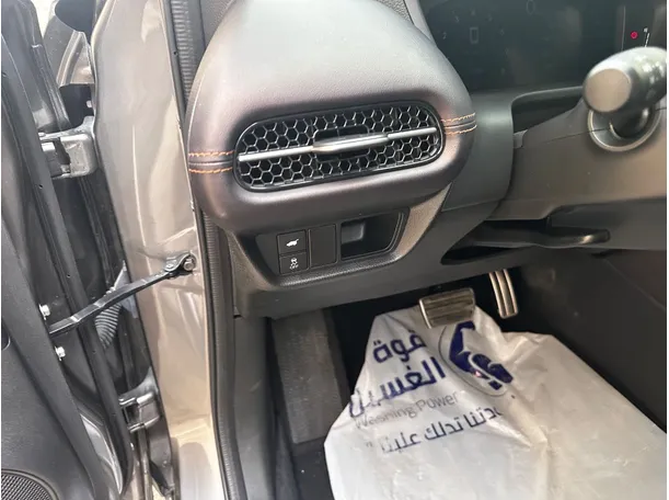 Car image 29