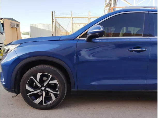 Car image 9