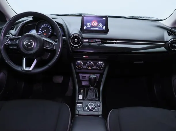 Car image 14
