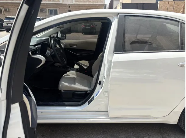 Car image 11