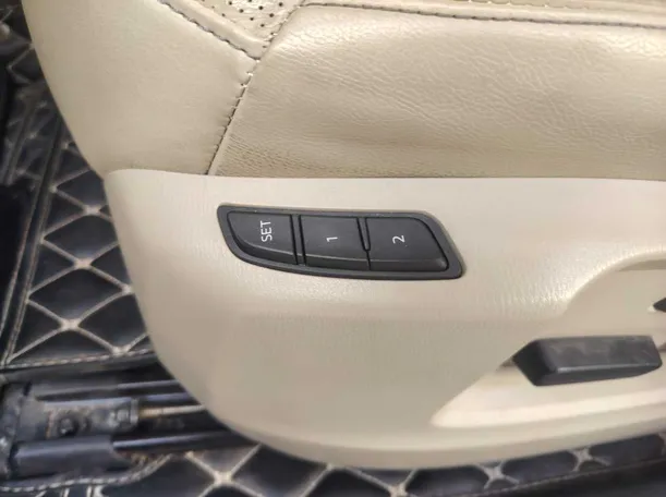 Car image 28