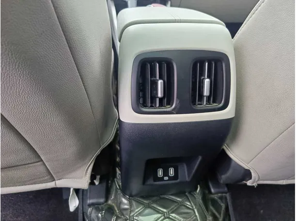 Car image 28