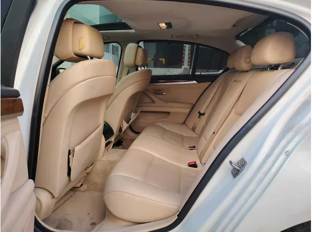 Car image 17