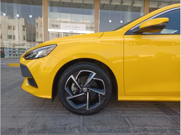 Car image 9