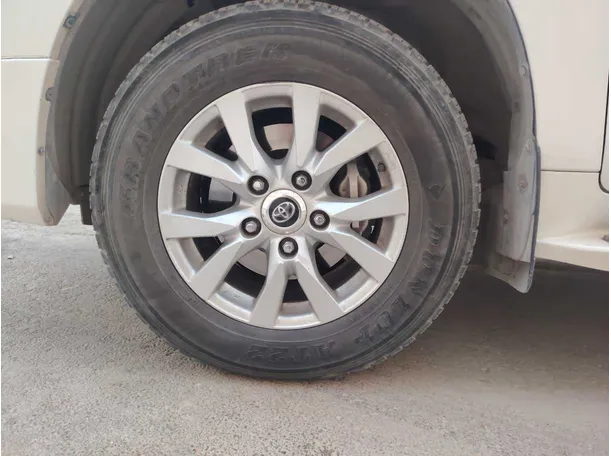 Car image 10