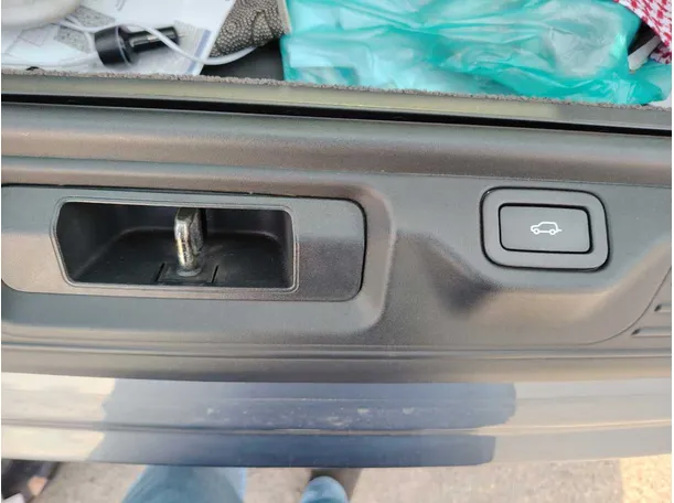 Car image 32