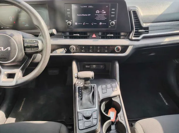 Car image 18