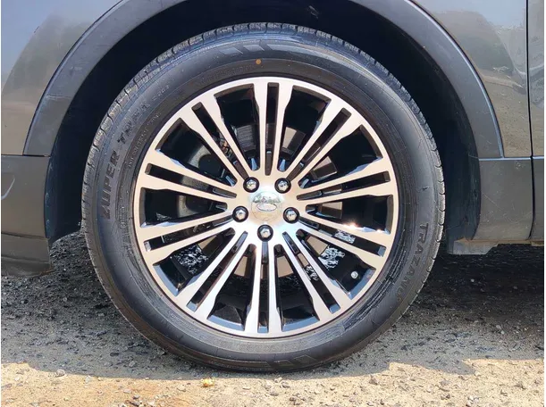 Car image 10
