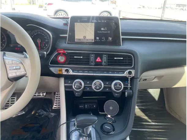 Car image 19