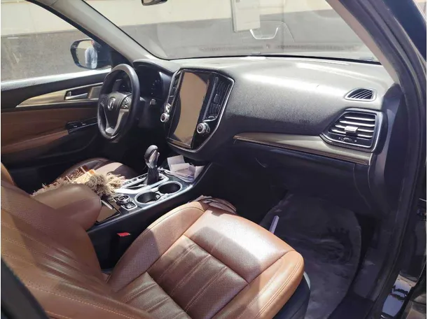 Car image 14