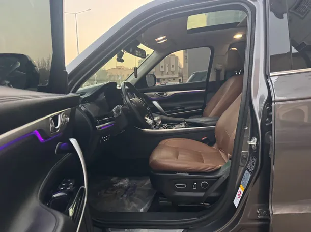 Car image 12