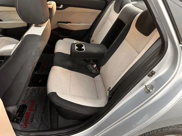 Car image 13