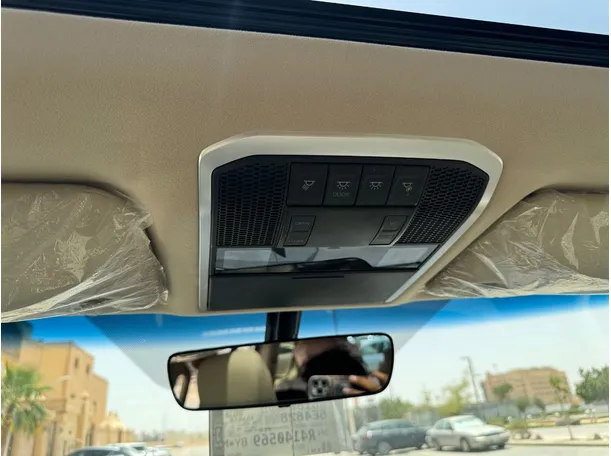 Car image 28