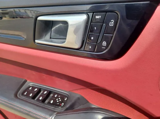 Car image 23