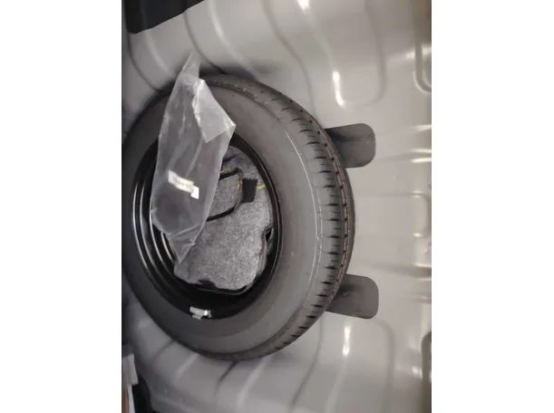 Car image 26