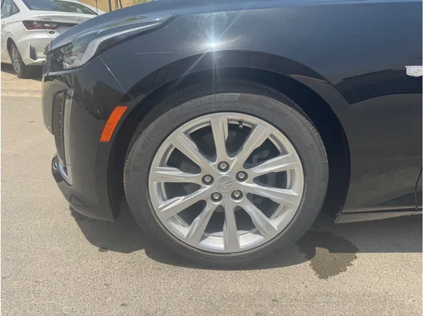 Car image 9