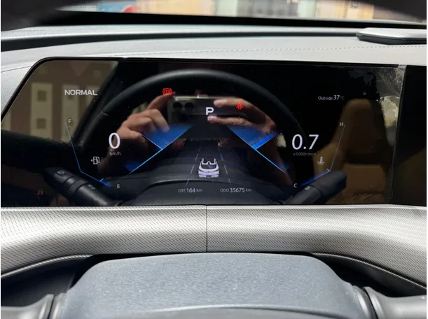 Car image 18